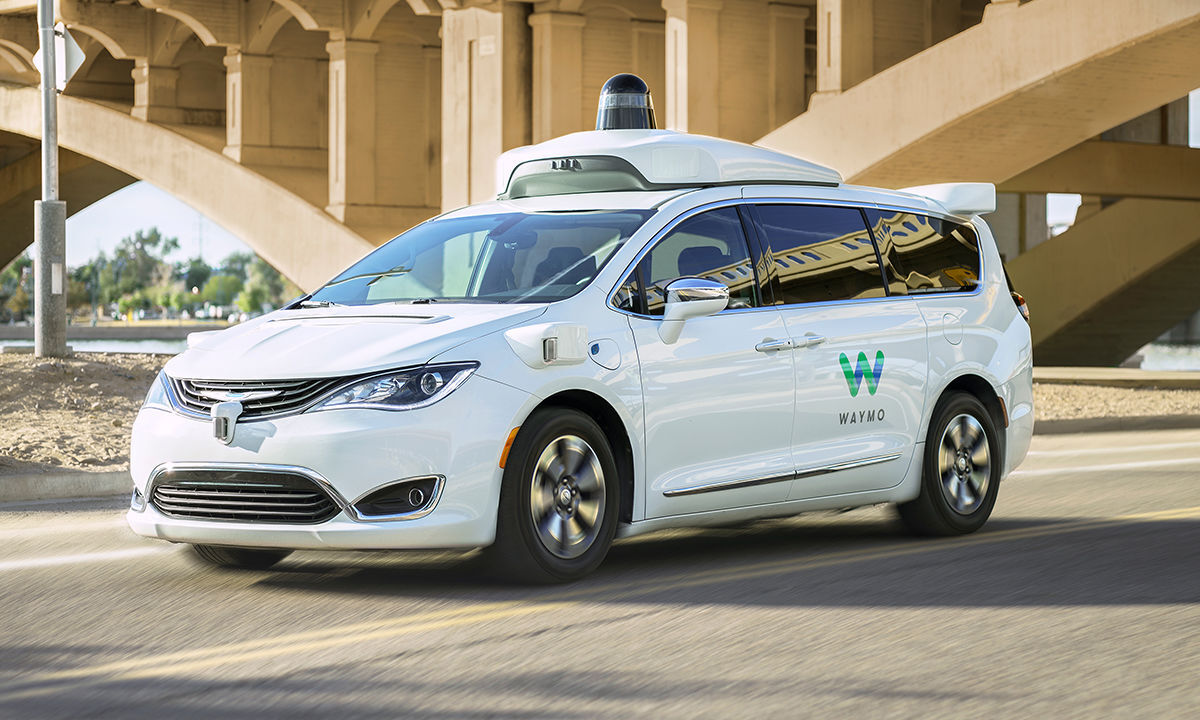 Un taxi Waymo a guida autonoma. Può essere il futuro dell'ecosistema MaaS?